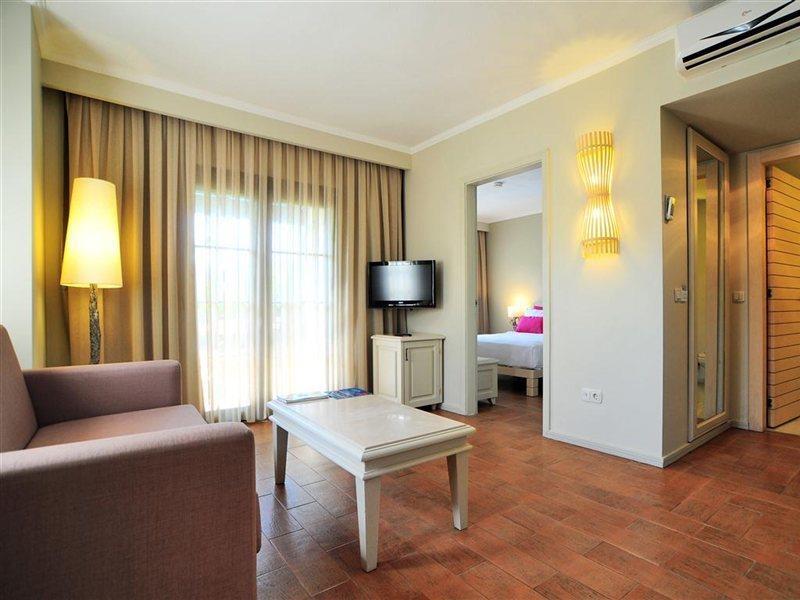 Zeytinada Hotel Torba Esterno foto